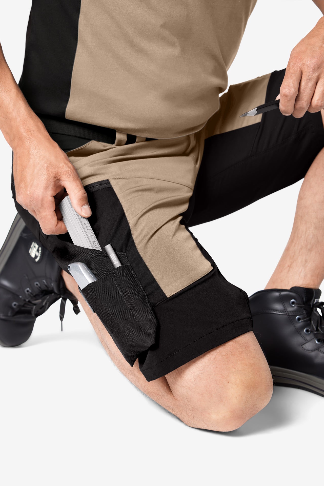 FHB Kim Stretch Bermuda Arbeitshorts Beige/Schwarz 125200 + gratis Zimmermannsbleistift