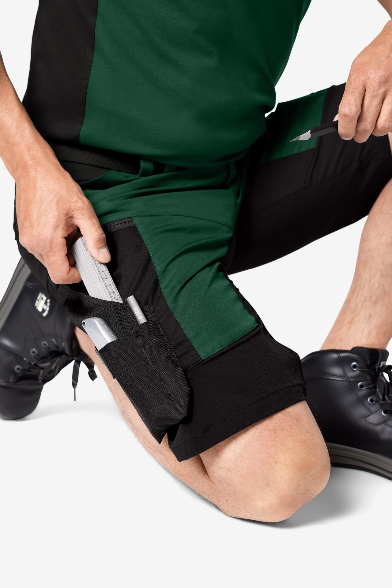 FHB Kim Stretch Bermuda Arbeitshorts Grün/Schwarz 125200 + gratis Zimmermannsbleistift