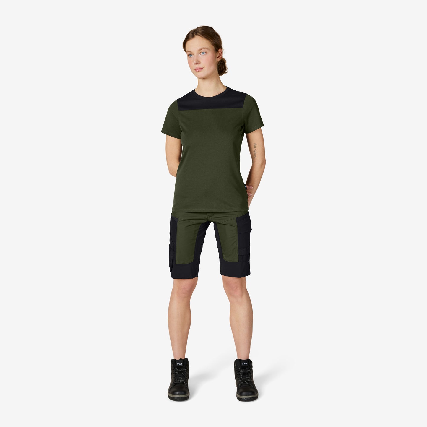 FHB Kim Stretch Bermuda Arbeitshorts Oliv/Schwarz 125200 + gratis Zimmermannsbleistift