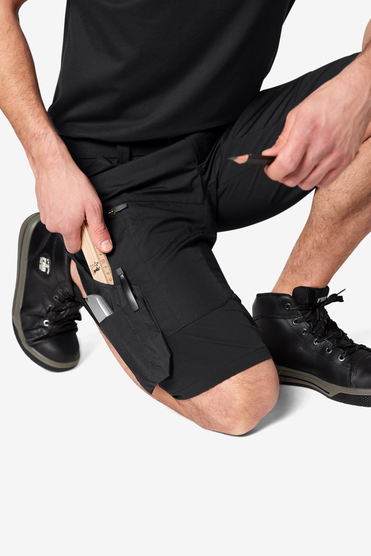 FHB Kim Stretch Bermuda Arbeitshorts Schwarz 125200 + gratis Zimmermannsbleistift