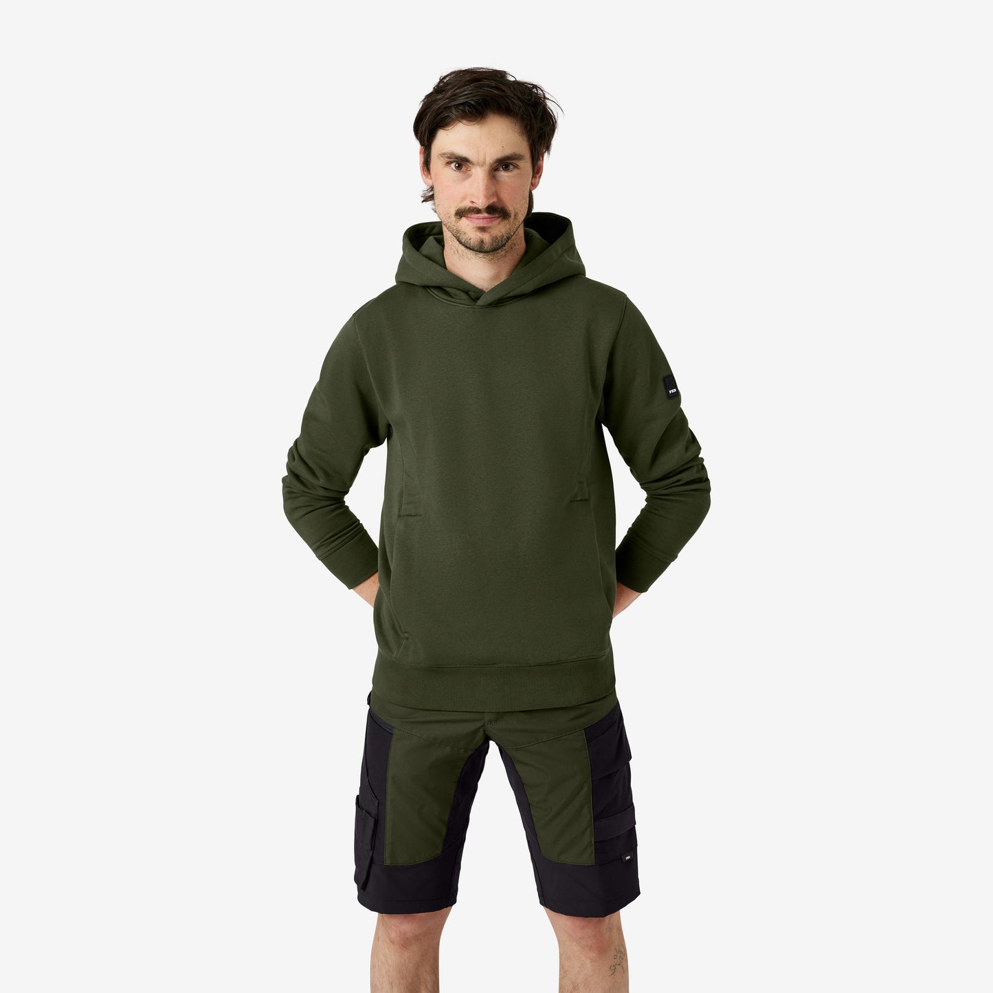 FHB Kim Stretch Bermuda Arbeitshorts Oliv/Schwarz 125200 + gratis Zimmermannsbleistift